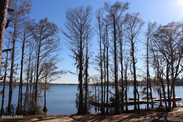 Compass Lake In The Hills - Land