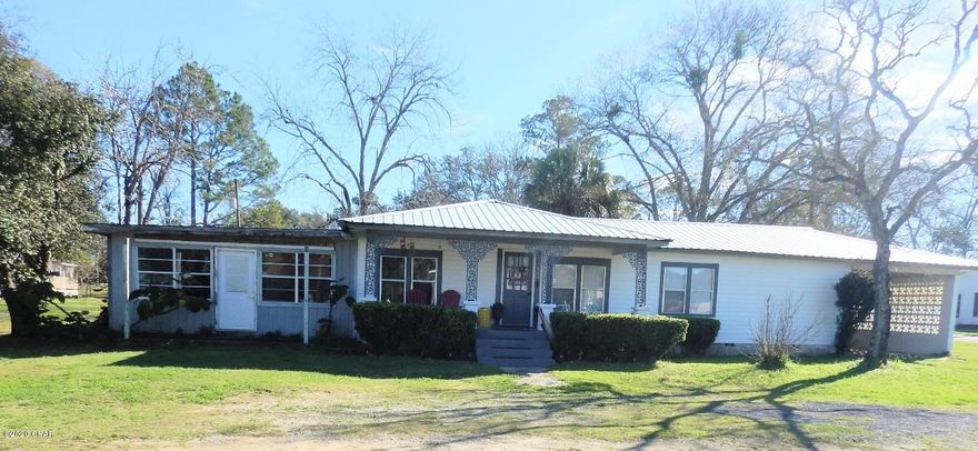 REDUCED PRICE! INVESTMENT OPPORTUNITY! Rental park that has been grandfathered into the city limits. Single family residence 3b/2b with apartment/mother-in-law/office attached for extra rent. Five mobile homes on property, more information on mobile homes available. Home and mobile homes are currently rented. Cash flow is great with this property as it is but there are options for improvements that will increase cash flow easily. Terrific location just a couple of blocks from grocery stores, doctors office, schools etc. Don't miss the investment opportunity!