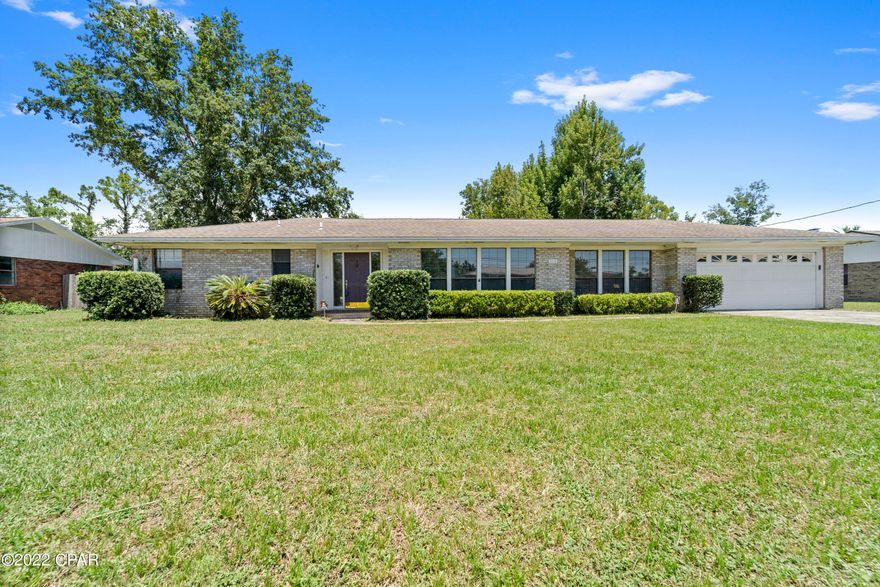 CURRENTLY UNDER CONTRACT- SELLER WILL CONSIDER BACKUP OFFERS. INVESTOR SPECIAL.... Photos coming shortly...This home is in the beautiful Northshore area with so much potential. You are sitting over 1/2 acre fenced in just in the backyard. It has several restaurants, stores, and much more at your convenience. This home just needs a little bit of loving to get back to its original value, you won't want to miss out on this opportunity, schedule your showing today before it's gone.