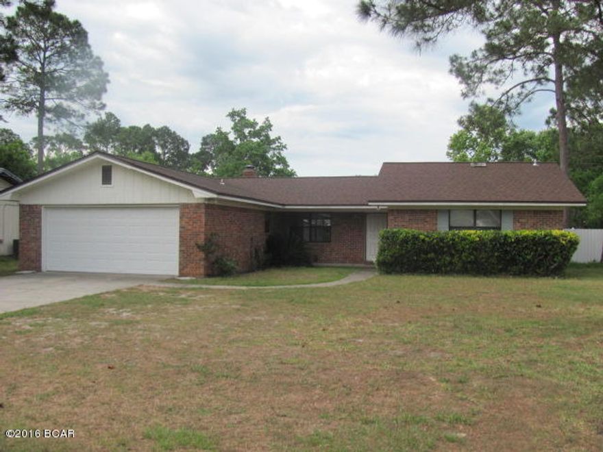 3 BEDROOM 2 BATH HOME W/2 CAR GARAGE.

THIS HOME FEATURES A BONUS ROOM, LAUNDRY ROOM, SCREENED IN PATIO AND FENCED BACKYARD WITH STORAGE SHED.

NO PETS!