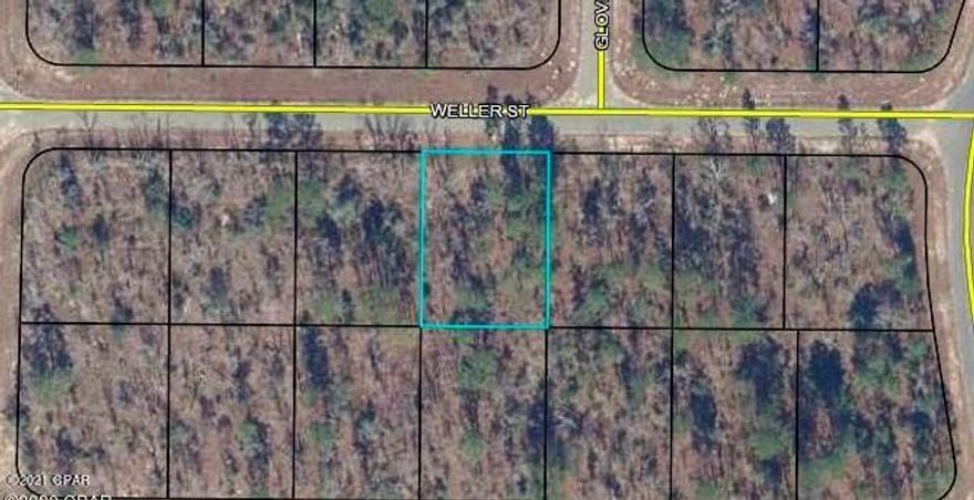 Great location for that quiet lifestyle you've been searching for in a small upcoming rural community. Close enough for a short trip to the beautiful sugar sands of PC and surrounding nature parks. 15 mins to chipley for any quick shopping needs. Great opportunity to build your next home.