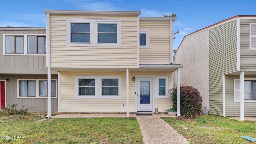 'CURRENTLY UNDER CONTRACT, SELLER WILL CONSIDER BACKUP OFFERS'. Welcome to your new home in Venetian Villa!!    This renovated, move-in ready, desirable end unit home is tucked away from the main street and sits on a quiet deadend street. With lots of space and updates, this home makes the perfect starter home or investment property!  Updates include a new roof, new siding, new LVP flooring, new energy efficient windows, and new sliding glass door!  Ample living space downstairs with the 3 bedrooms and 2 baths upstairs.  You will enjoy the nice covered porch overlooking your quiet privacy fenced backyard.  This townhome is centrally located, close to shopping, entertainment, restaurants and schools.  Don't wait, come and see this home today!