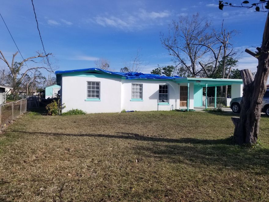 Here's Your Next Flip!



 4 bedroom 2 bath cottage in Historic St. Andrews, just a few minutes from downtown St. Andrews. Full update will be needed for this property; from its original hardwood floors, to the walls and the kitchen. Bathrooms were updated within the past 5 years. House does not have central HVAC, but it does have attic space to run vents.