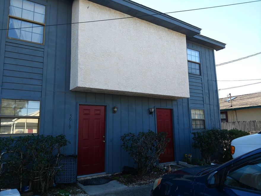 This townhouse is located on the east side of Panama City Beach close to the beach, shopping, and dining. This home features an open floor plan, shared fenced backyard, back patio and an extra outdoor storage room.



*Quarterly pest control included



*1/2 off the security deposit for active military.



Subdivision: Biltmore Beach