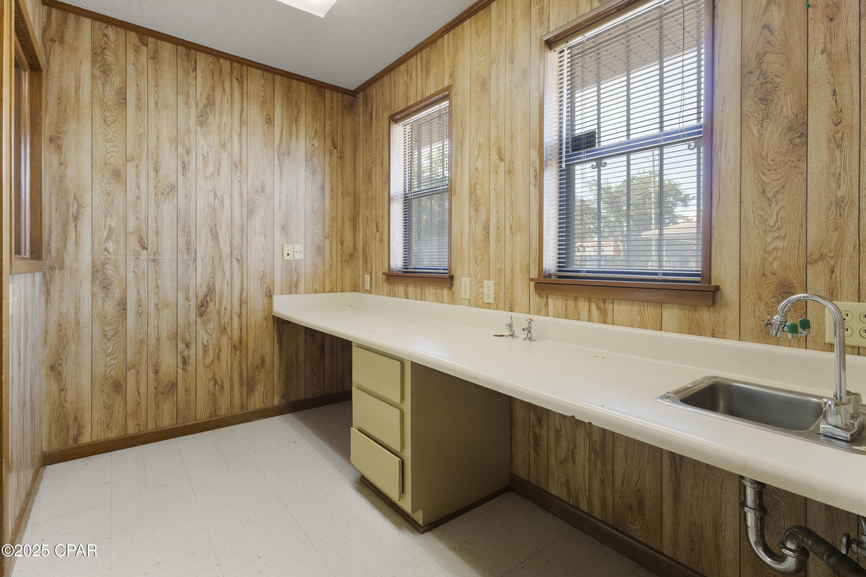 Skyland - Commercial Sale