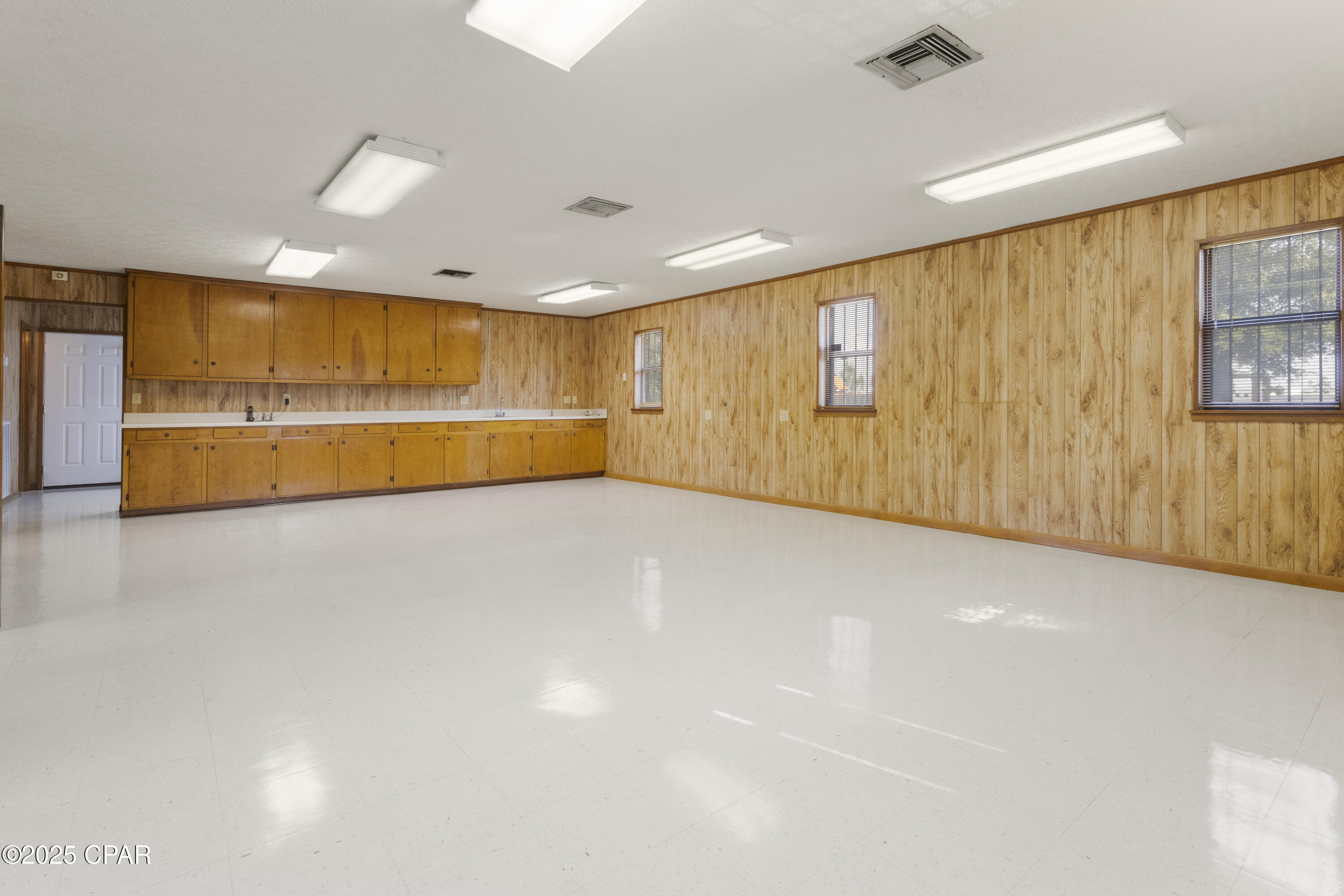 Skyland - Commercial Sale