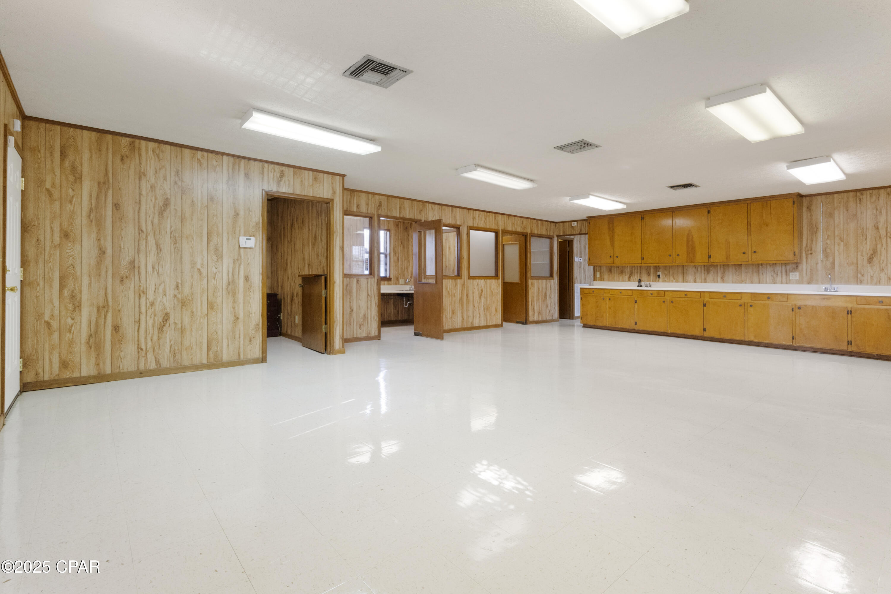 Skyland - Commercial Sale