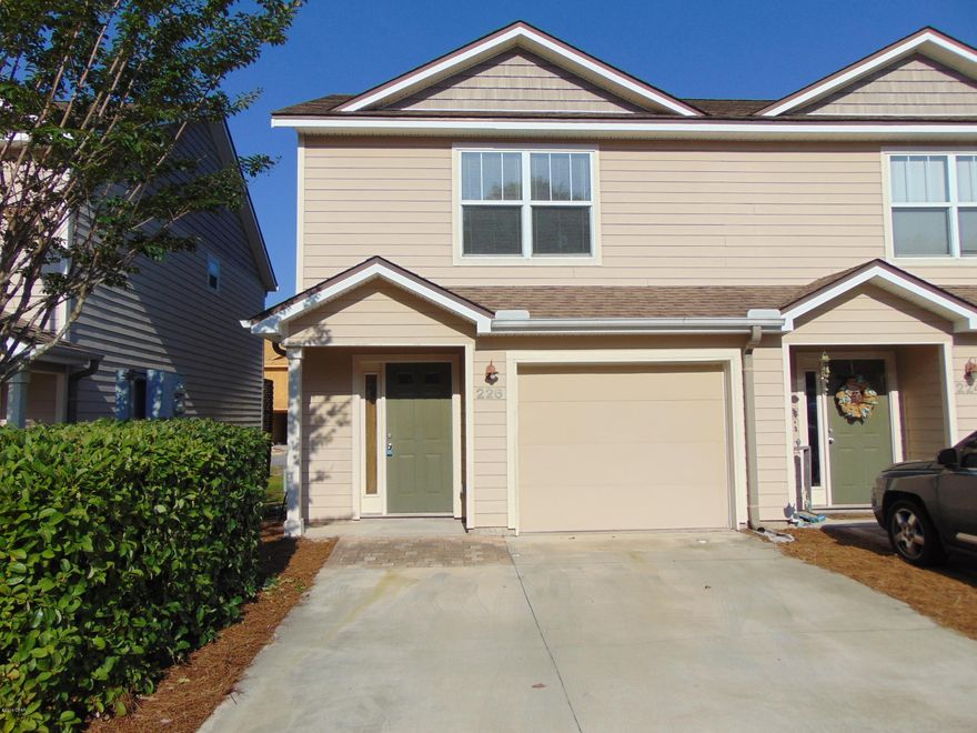 2 Story Townhome 

3 bedroom 2.5 bath w/1 car garage.  This home features upstairs bedrooms, eat in kitchen/living room area, open patio, washer/dryer hookups and is all electric. 



''RENTERS INSURANCE IS REQUIRED''



1 small dog under 20 lbs. allowed with $250.00 Pet Deposit and $50.00 per month Pet Rent.