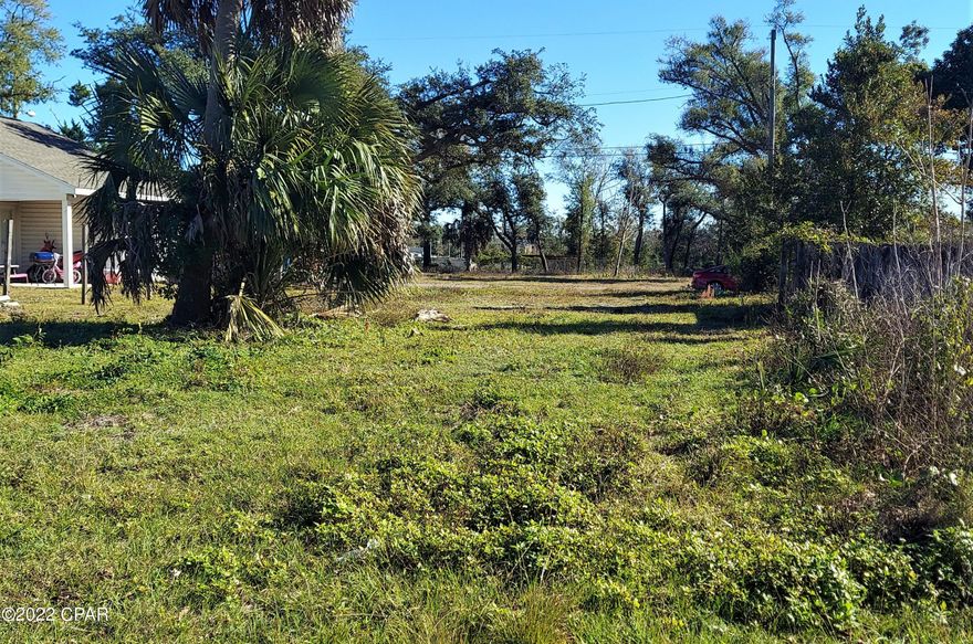 READY TO BUILD! All utilities there and easily connected (buyer should inspect). Large connector (named) alley/lane at back property line makes it easy to come in and out of the neighborhood and allows for multiple options in home layout. 

Nice neighborhood close to Bay Medical Center and downtown Panama City.