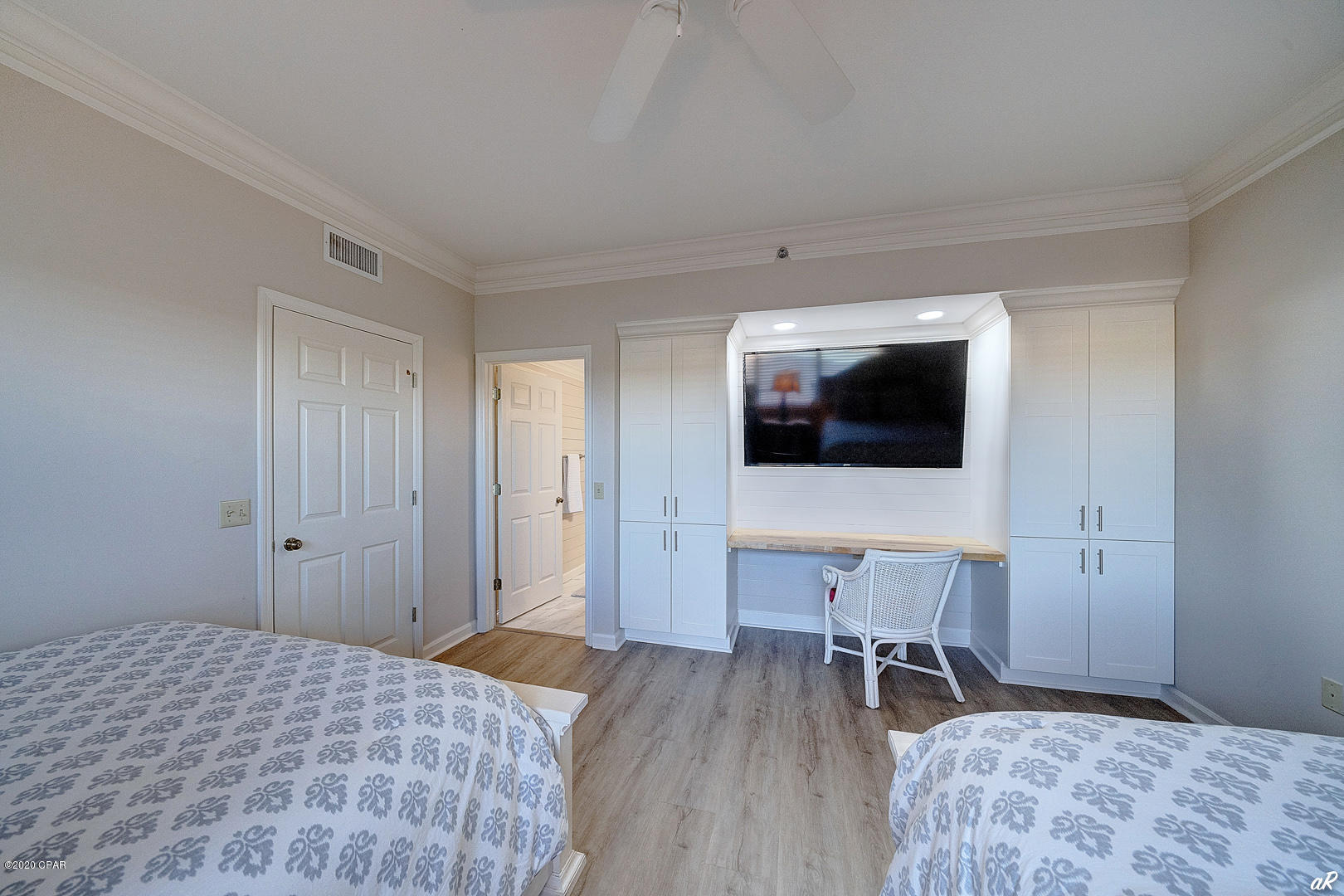 Summerwinds Condo - Residential