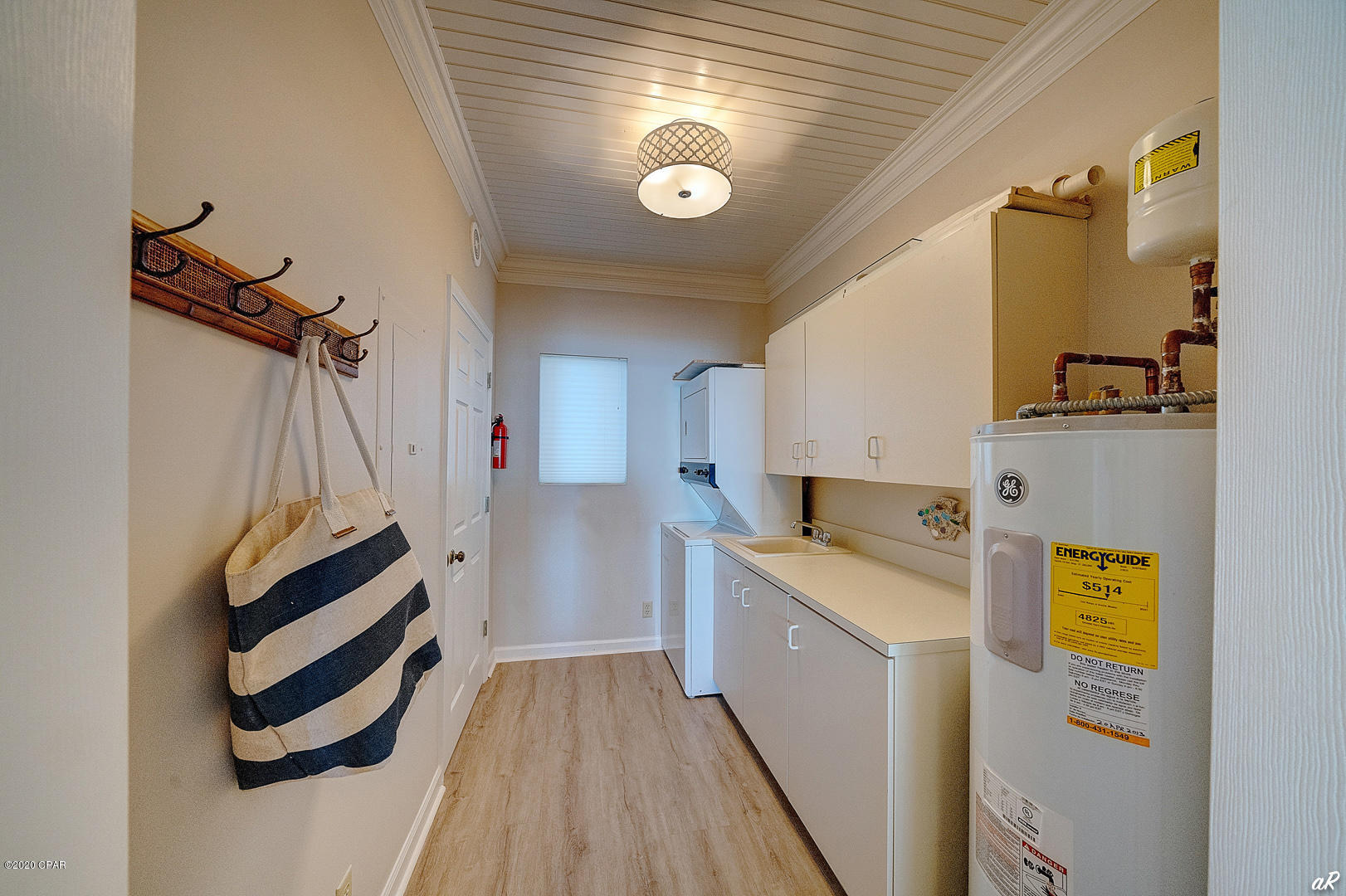 Summerwinds Condo - Residential