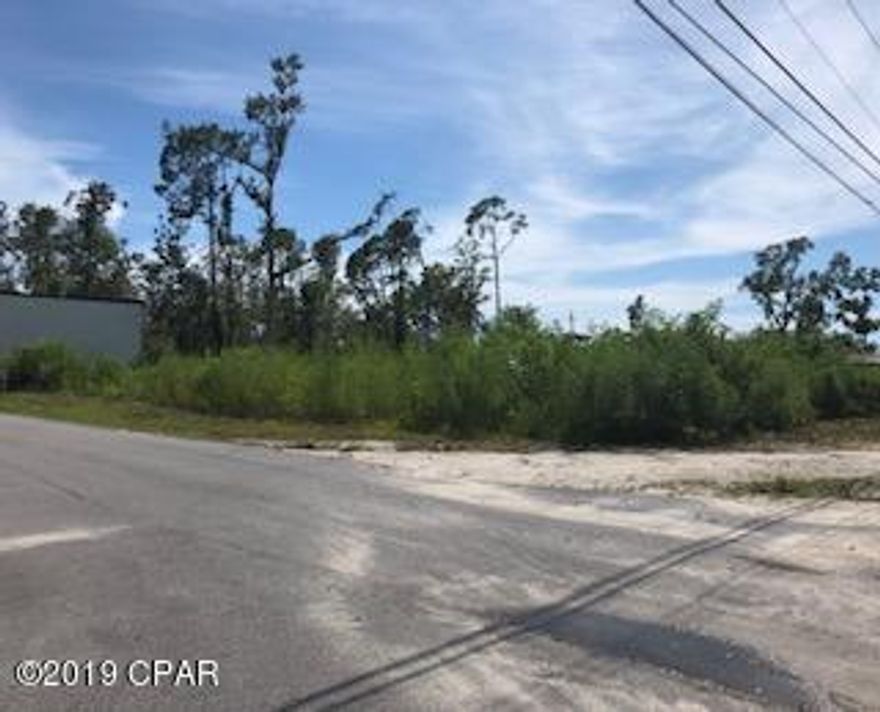 This is a great opportunity to own a nice buildable lot located in downtown Southport. This property is located at 2nd and Franklin. There is a survey on file.This lot is located on 5 plated lots. Call listing agent for 4 more info.