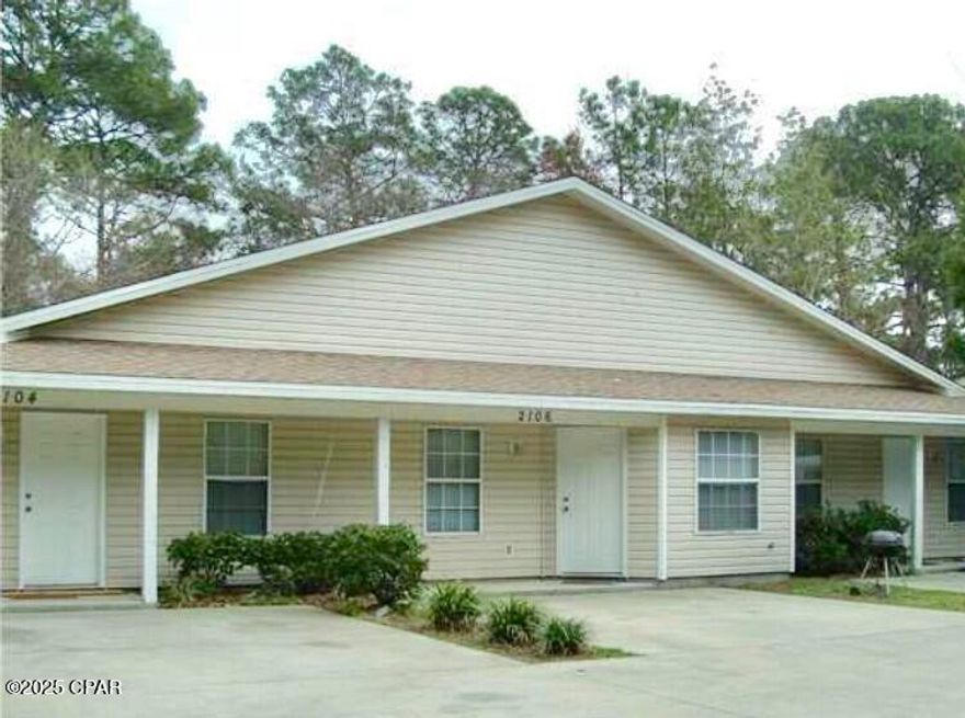 Lovely 2 bedroom 1 bath apartment. Living room has vaulted ceiling and open to the kitchen. It features a split bedroom floor plan. Has all tile flooring throughout living area. Close to beaches, navel base, restaurants, shopping and local entertainment!