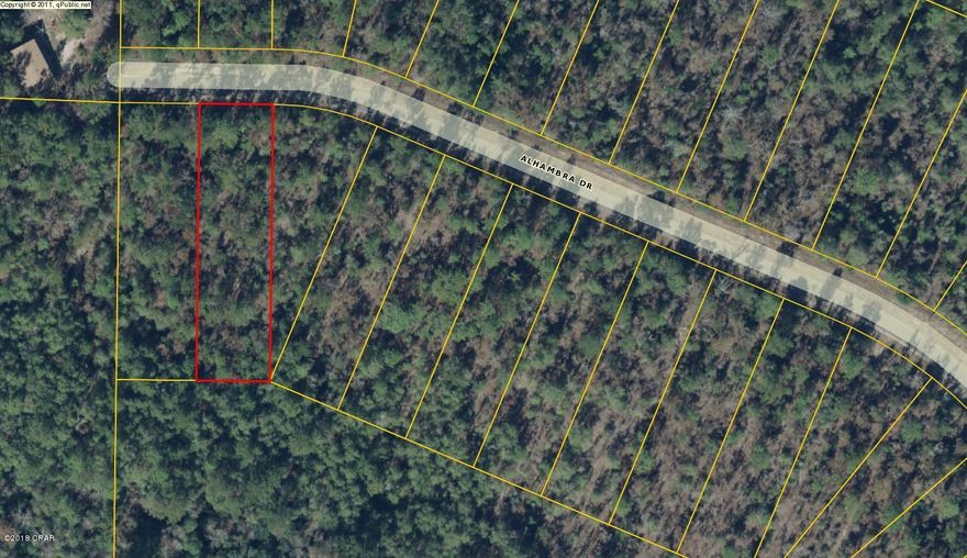 Nice, quiet,surroundings with plenty of nature. Get away from city life and build your own retreat, or hold on to the property for future generations. Near-by recreational activities such as fishing, swimming, kayaking,hunting,and boating are all within minutes to enjoy.The potential of this property and possibilities are yours to own.Parcel will make a great wedding gift, Graduation gift, or investment. 30 min from the worlds most beautiful beaches, famous pier park shopping, Marianna Caverns and 15 min from Econfina Springs.