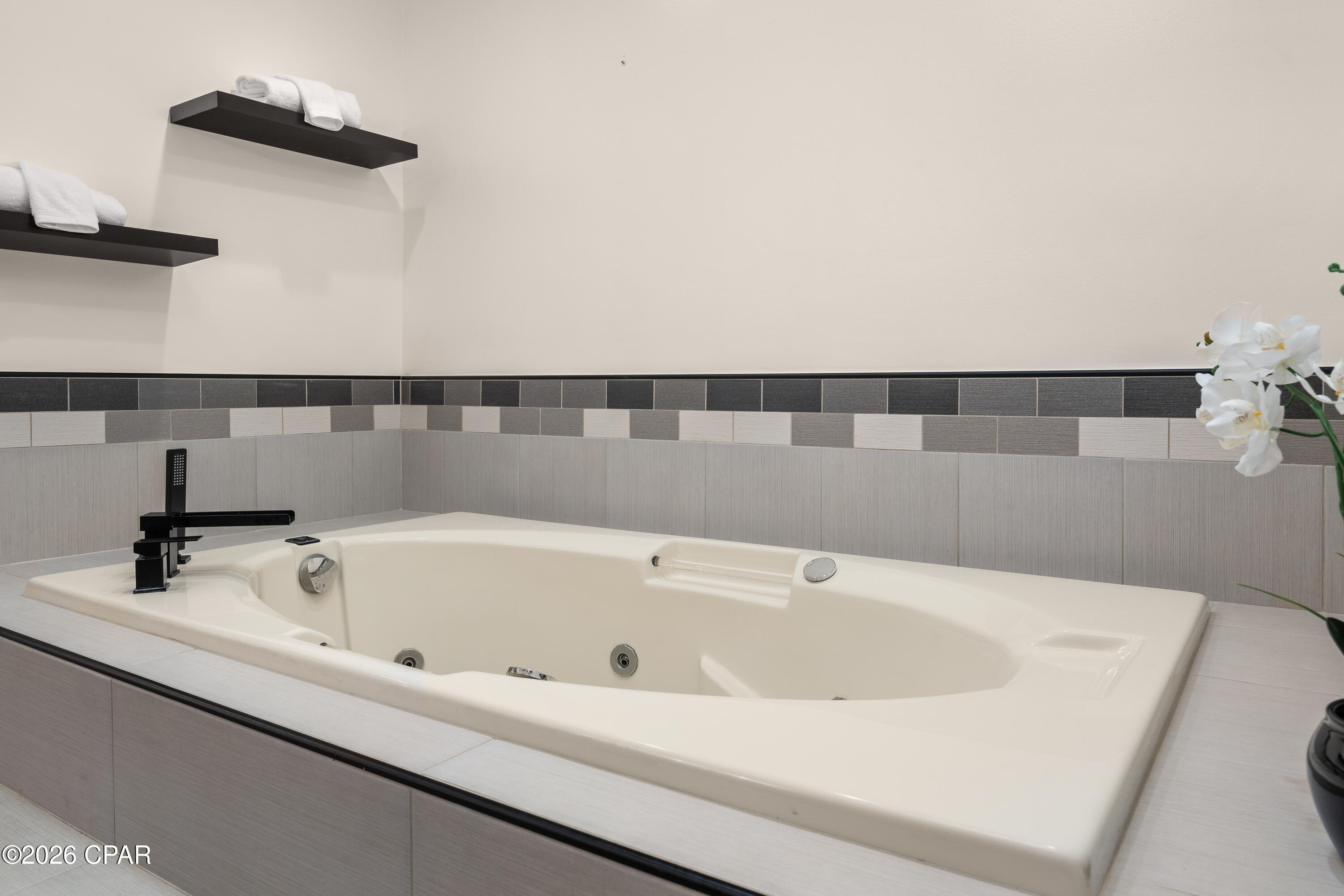 Summerwinds Condo - Residential