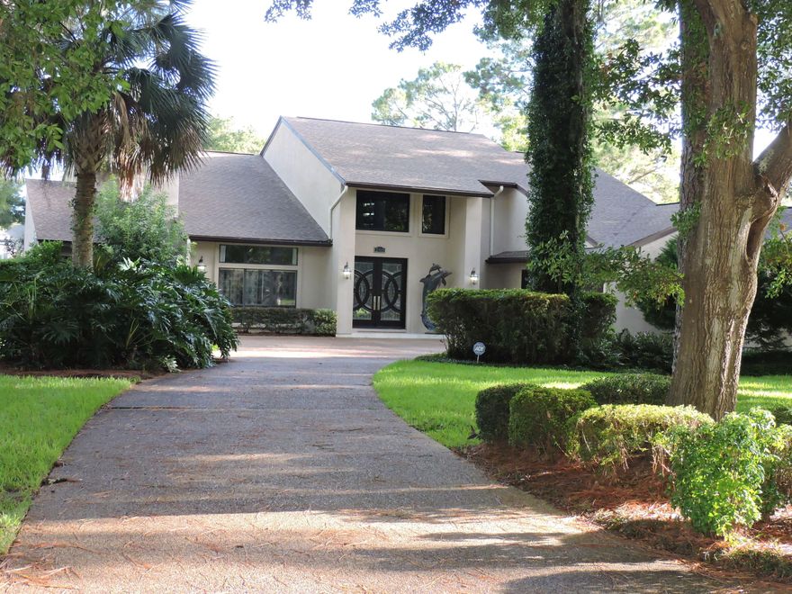 Beautiful 4 bedroom, 3.5 bath, 4,000 sqft home on the canal in King's Point.