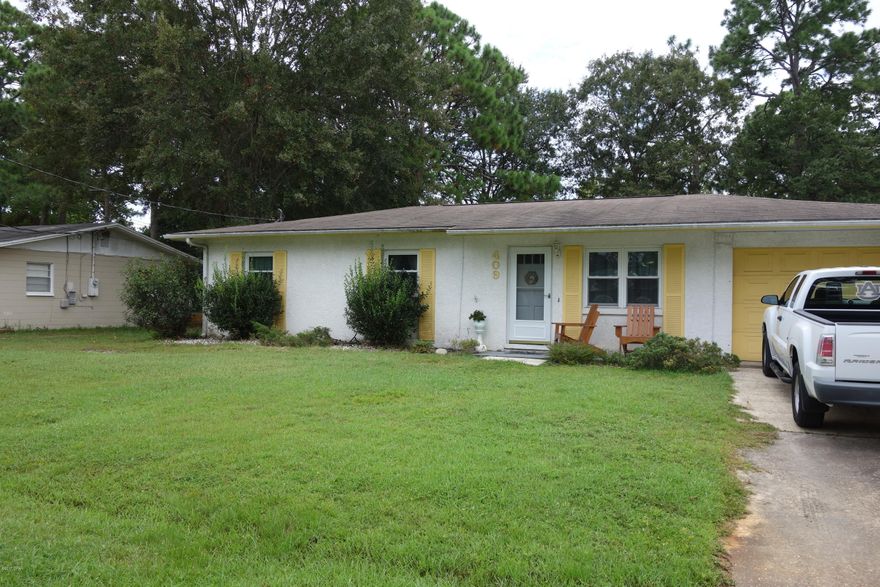 GREAT HOME. 3 BEDROOMS WITH LARGE CLOSETS 2 FULL BATHS. LARGE FAMILY ROOM AND A SEPARATE DEN.  LARGE FENCED BACKYARD AND A SHED! A CLOSED IN PORCH.