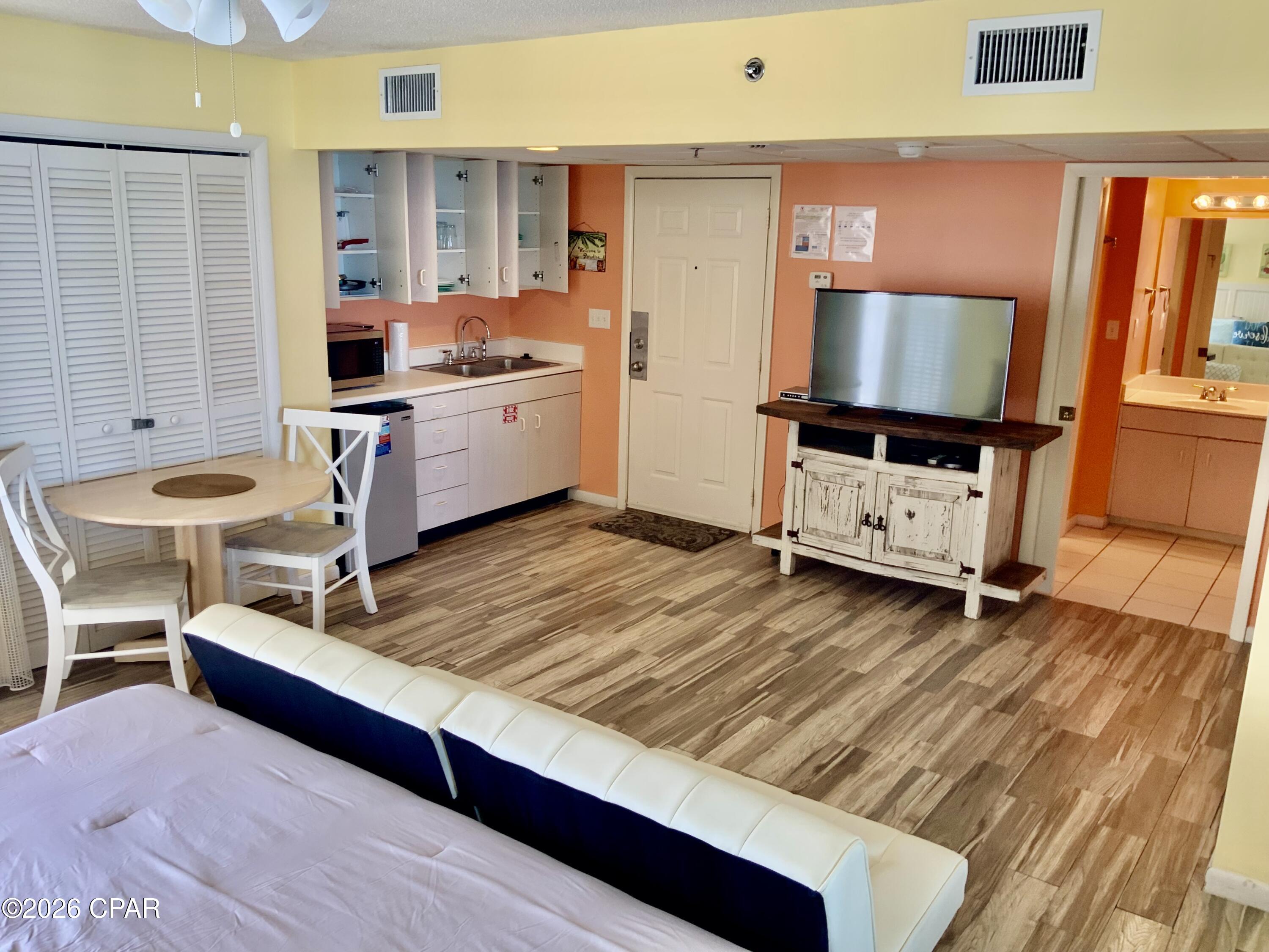 Long Beach Towers I - Residential