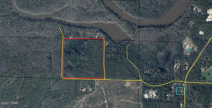 Looking for some privacy? This primarily wooded 40+/- acre parcel has not been touched and is ready for you to make it your own private retreat. Build your dream home or use as a weekend getaway. Property is conveniently located near the Choctawhatchee River a short drive to NWF International Airport and the ''World's most beautiful beaches''.