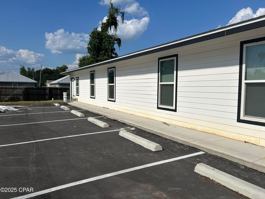 4 Beautiful apartments available complete NEW, 3 Bedrooms & 2 Bathrooms, it's have laundry inside the apartment Located in an area close to good schools & shops. Come to see. Vacant