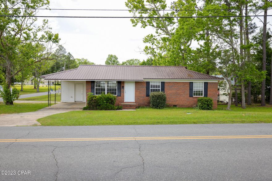 'CURRENTLY UNDER CONTRACT, SELLER WILL CONSIDER BACKUP OFFERS' Charming single-family home located in the lovely town of Graceville. This delightful property boasts 3 bedrooms and 2 bathrooms. It has renovated for a move-in ready buyer, making it the perfect space for families or those looking for a comfortable home.

Located in the charming town of Graceville, this home is just minutes away from nearby amenities. Don't miss your chance to own this wonderful property - schedule your viewing today and make it yours!