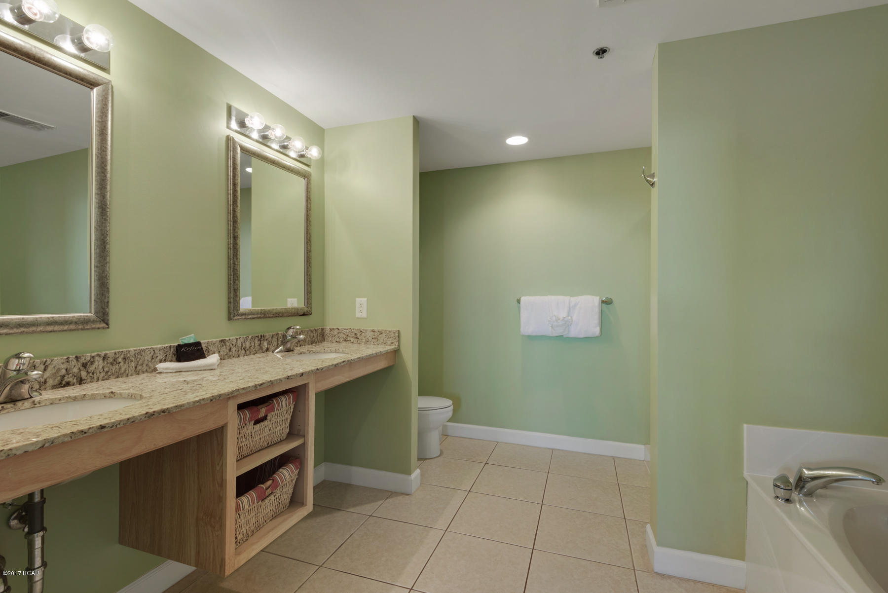 Splash Condo - Residential