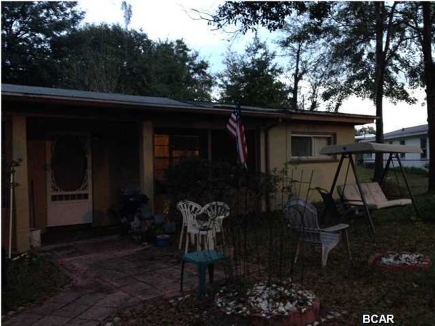 THIS IS A NICE WELL PRICED HOUSE IN AN ESTBLISHED HIGHBORHOOD. CONVENIENT ACCESS TO EVERYWHERE JUST OFF 390 & 77 - GOOD FLOOR PLAN - CHAIN LINK FENCE - LARGE LOT