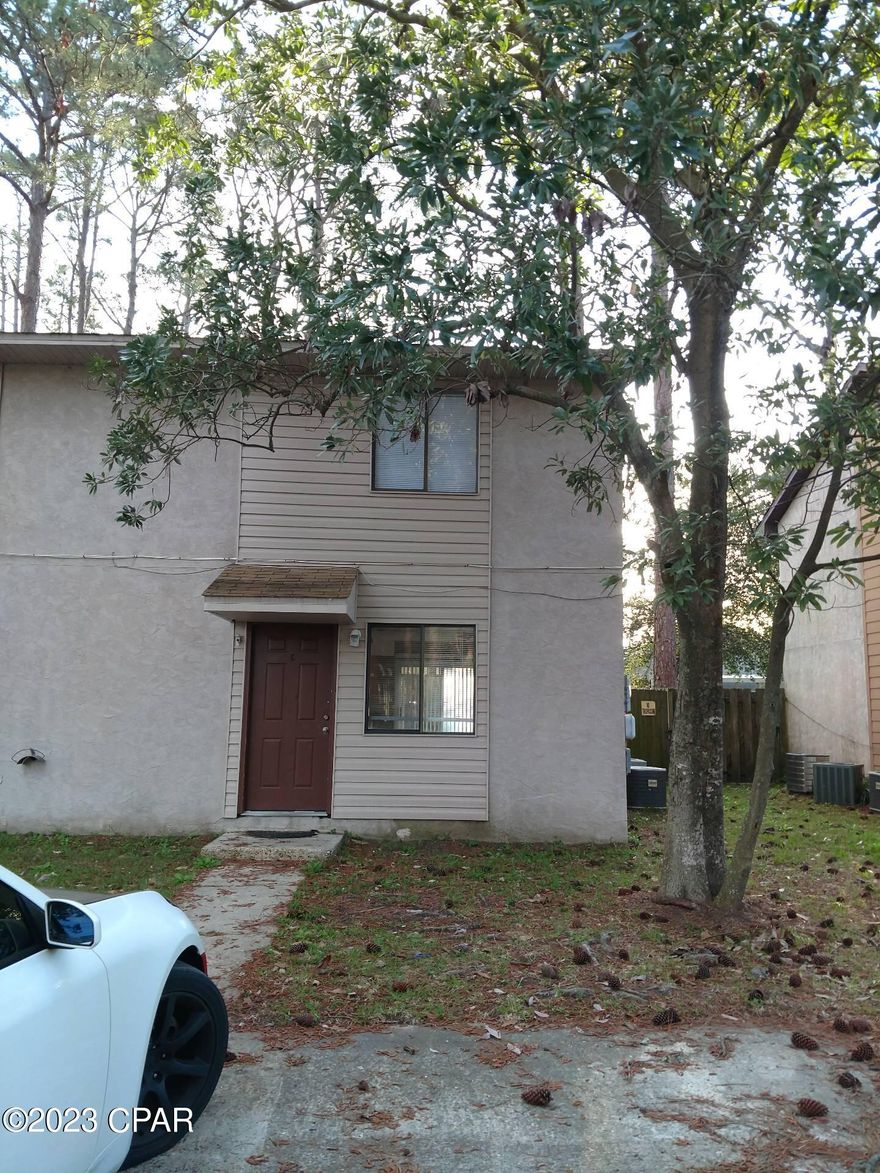 Townhouse located in the Treasure Cove subdivision close to shopping, dining, entertainment and the beach. This home features an open kitchen/living room area and a fenced backyard.

*Water, Sewer, Garbage, Quarterly Pest Control included.

*No pets*