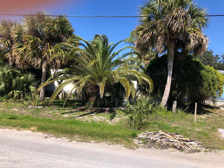 Fixer upper, located in Laguna Beach. 2 BR/1 Bath Mobile home on double corner lot measuring 70' x 100'. Mobile home could use some TLC or remove it to reveal a 70x100 lot or two 70x50 lots. Possibly resurvey for two 35 x100 foot lots and build 3 story homes for a view. The beach is only 1,650 feet away in this golf cart friendly neighborhood. Close to Carousel Market, PIER PARK, and 30A/Rosemary Beach. Sold As Is.