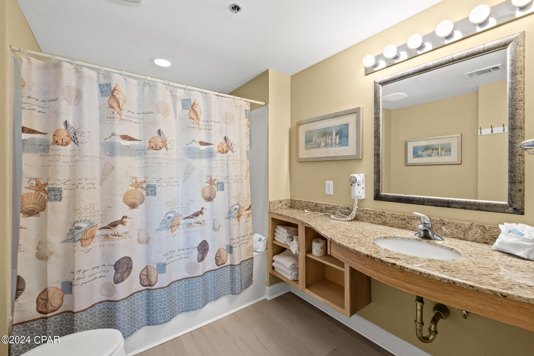 Splash Condo - Residential