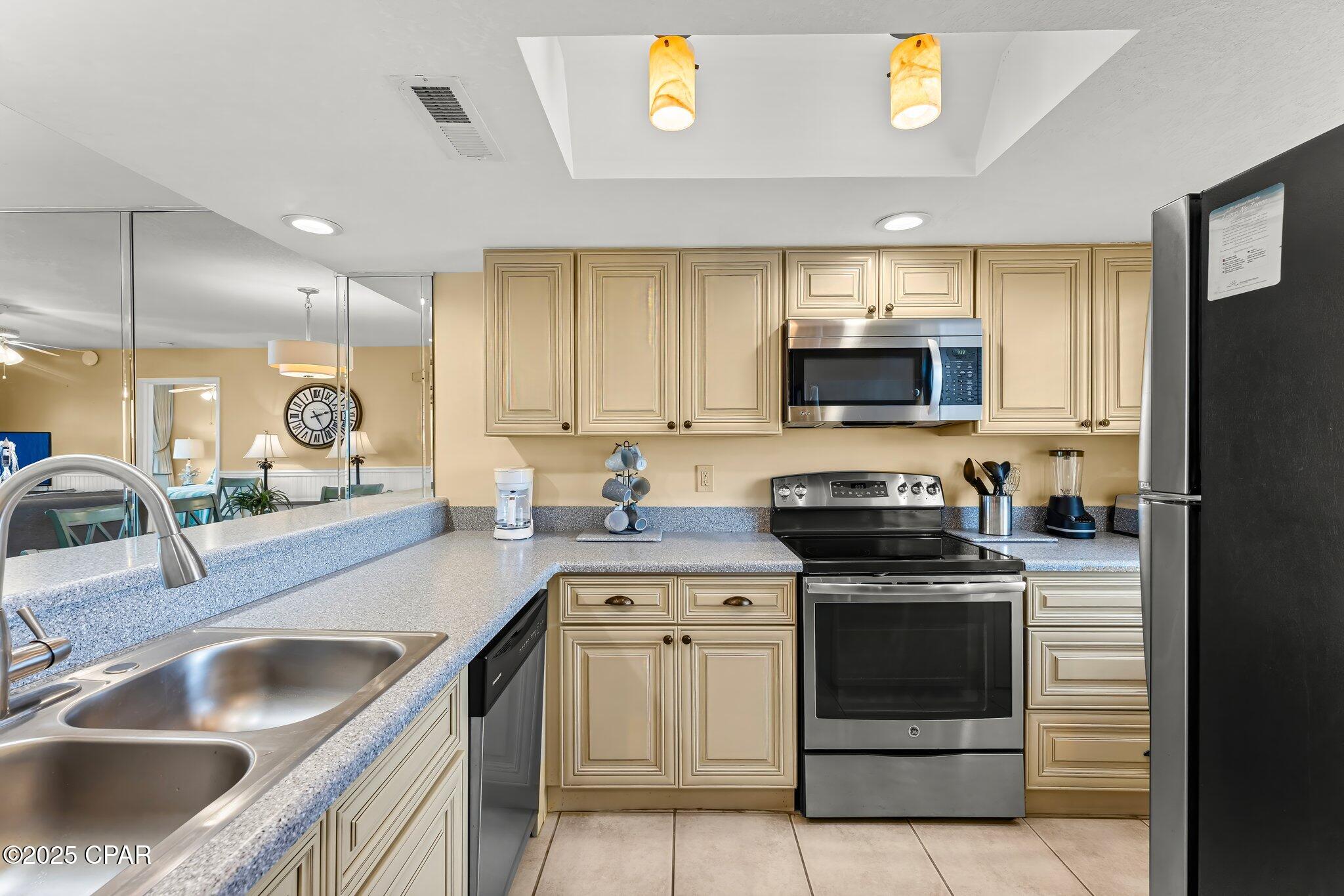 The Commodore - Residential