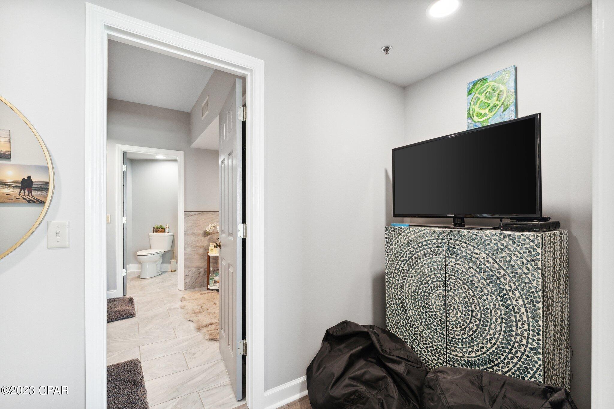 Summerwinds Condo - Residential