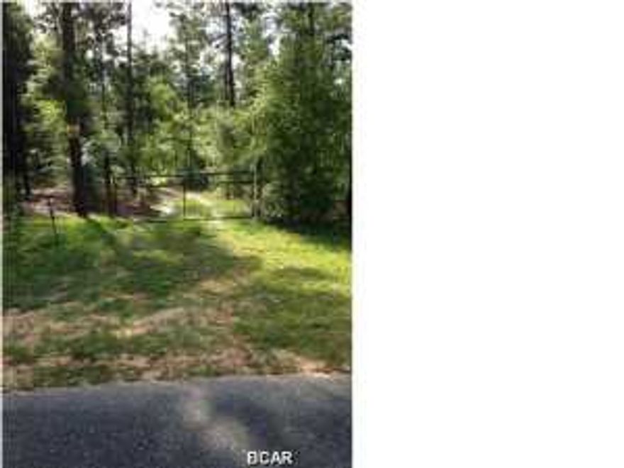 Pole Barn on property. Green gate locked front of property. PLEASE VERIFY ALL MEASUREMENTS AND INFORMATION!!!!!!!!!!!!!