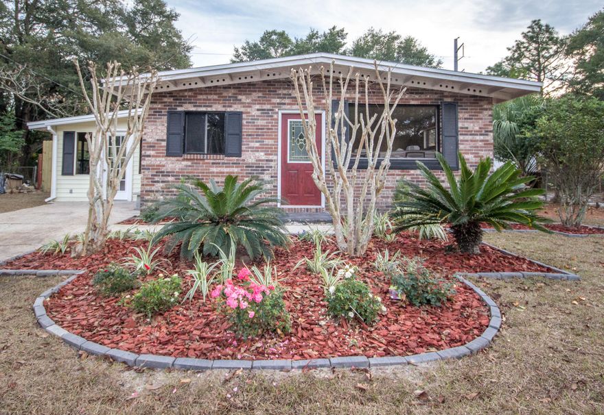 Showing and Accepting Back Up Offers. Pending Contract in Place.



Great starter home or perfect for those downsizing. Recently updated brick and wood home. New landscaping, spacious entertainment areas. Large screened porch and fenced back yard.