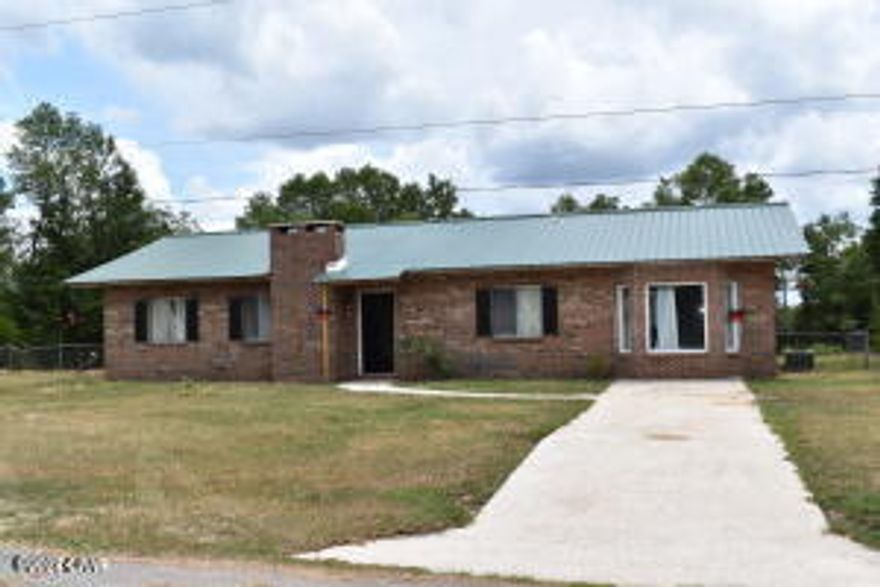 Updated 2 / 2 home on large lot. Entered For Comp Purposes Only.