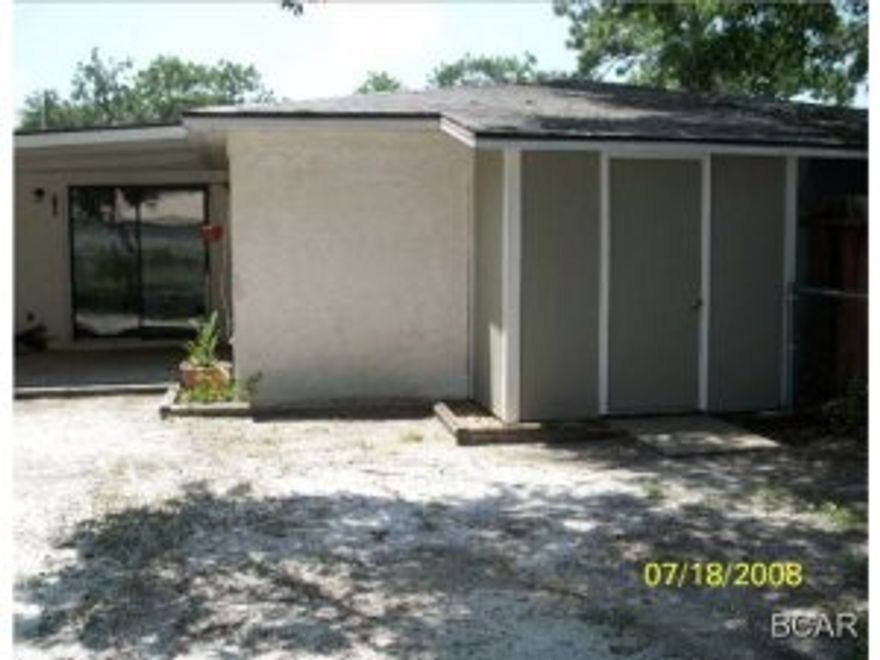 Great looking duplex convenient to Tyndall AFB. Centrally located to shopping, dining, and schools. This home has a covered patio, a fenced yard, and a storage room. The inside of this home has a dining room, living room, kitchen, 3 bedrooms, 2 bathrooms, and an inside laundry room.
