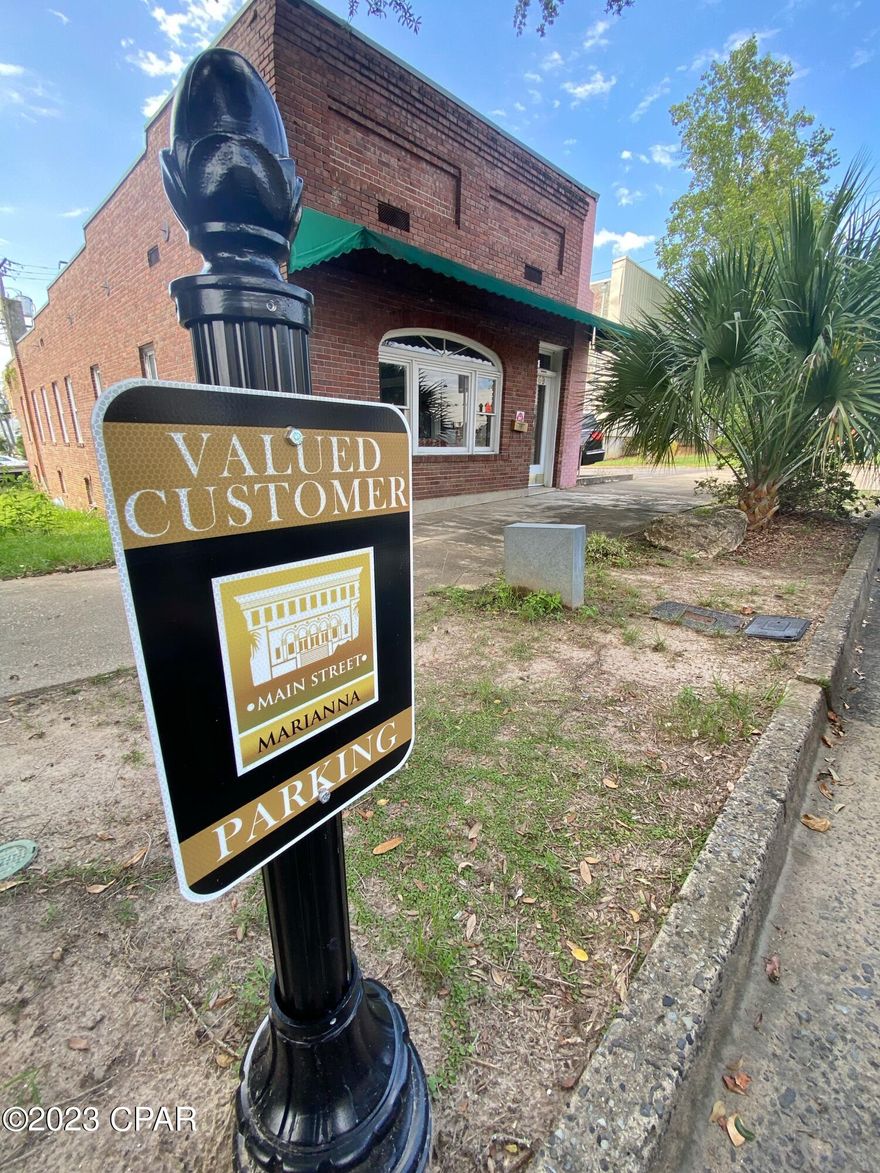 Stunning office building located in the heart of Marianna directly across from the Courthouse!  This building has it all - 4 spacious rooms perfect for offices, lobby, conference rooms or retail space.  Plus, there is one bathroom and on small kitchenette.  The high ceilings and original hardwood floors add a touch of charm.  Don't miss out on this opportunity.