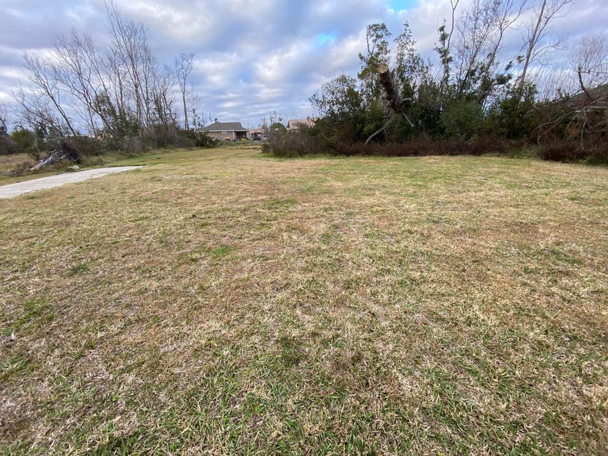 Great size lot for building just over 3/4 acre. This site had a manufactured home on it devastated by hurricane Michael which the owner is having cleared. The infrastructure for that home is still on site and is noted to be well and septic.This is a great opportunity at a great price!