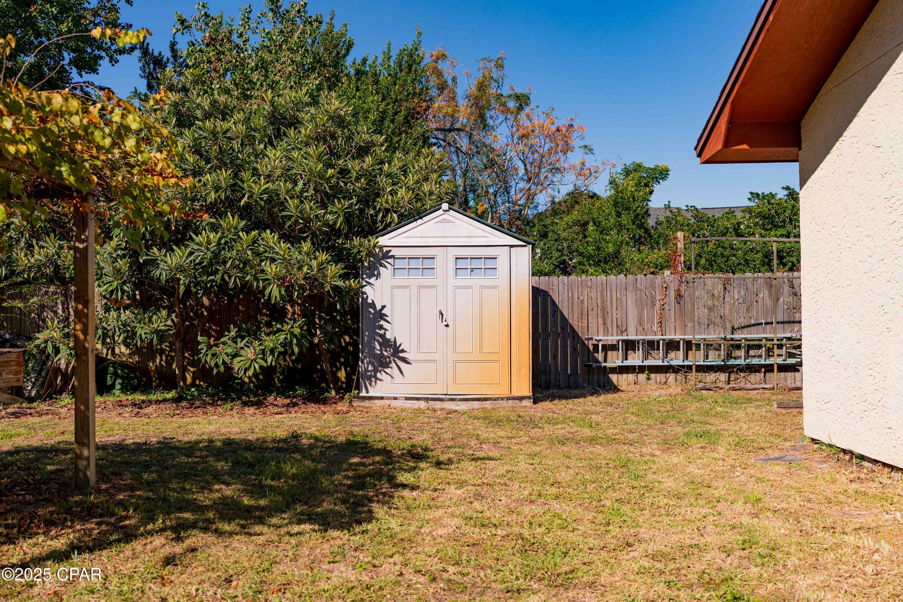 Lagoon Oaks - Residential
