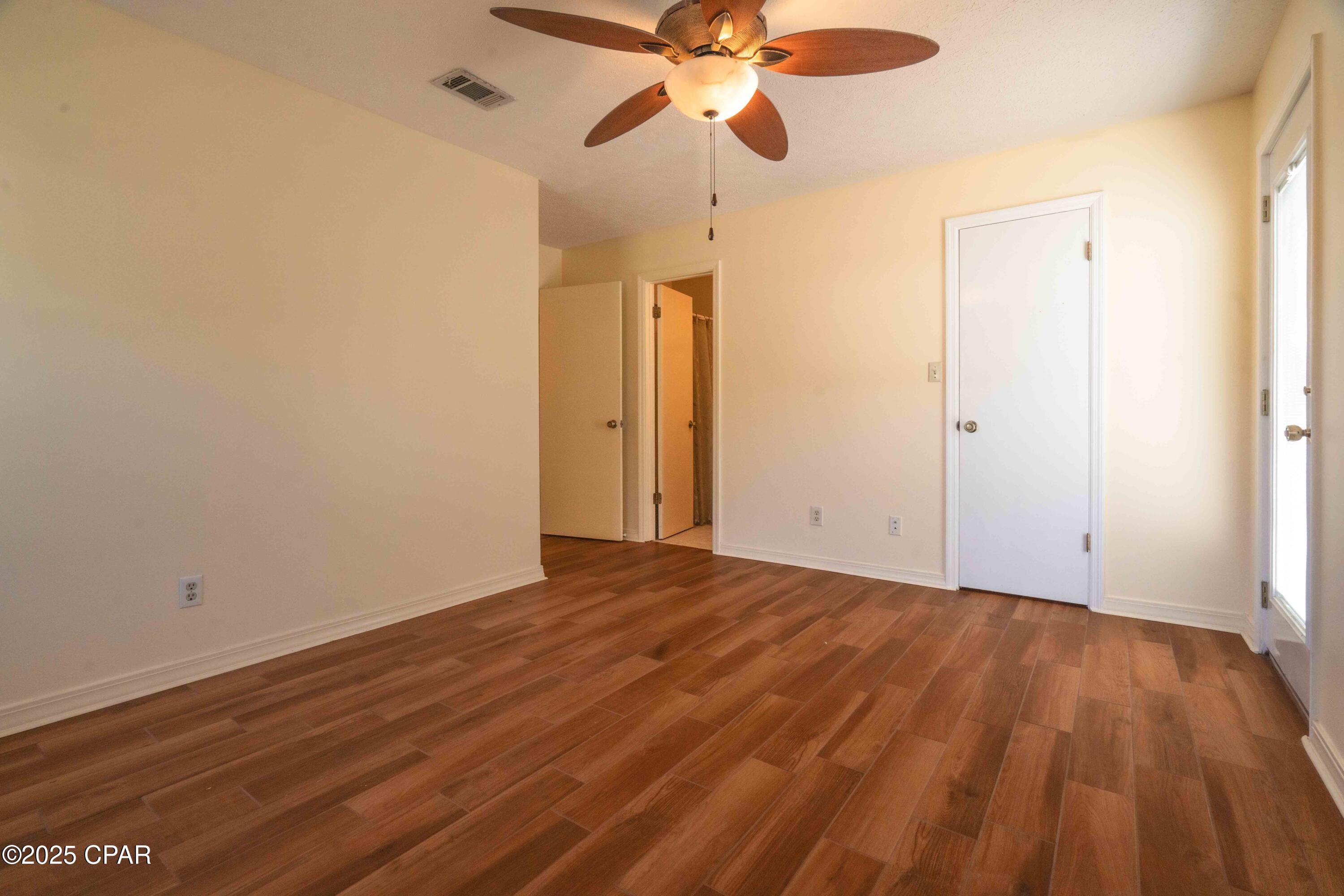 Lagoon Oaks - Residential