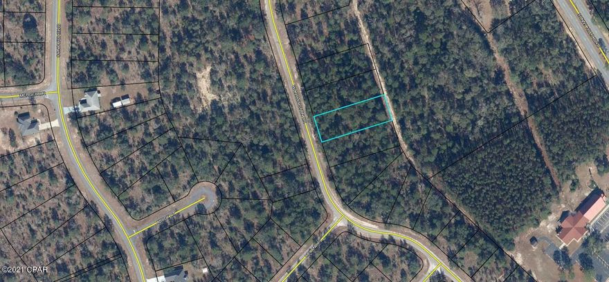Oversized (.404 acre) building lot in Sunny Hills. Located not far into the community and close to HWY 77 for that easy commute to either Panama City or Chipley. HWY 77 is in the process of being 4 laned for an even faster commute. Sunny Hills features a popular 18 hole public golf course and many fine fishing lakes. Great opportunity to build your new home or just invest in the future of the Florida Panhandle. Buyer to pay Title Insurance, Closing fee, and Doc Stamps on the Deed.