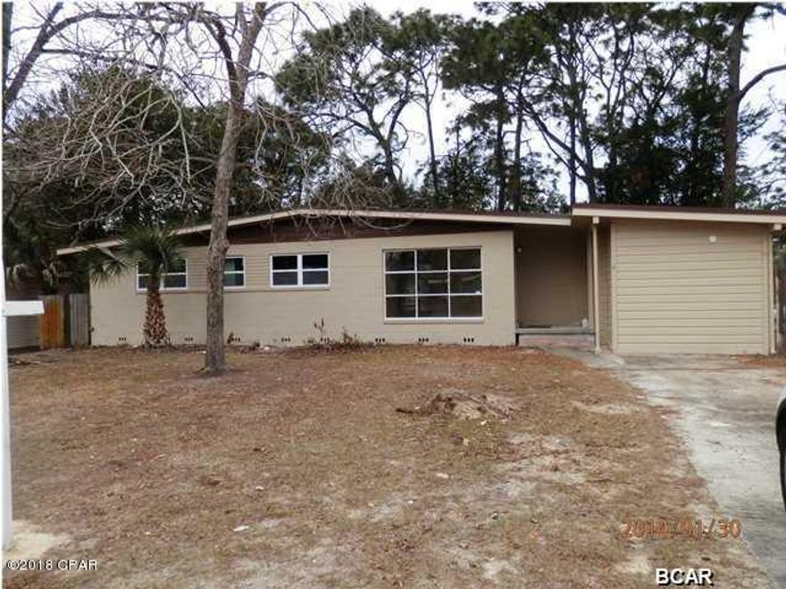 Forest Park centrally located  4/2 home, within the past few years home has had some renovations.  House offers nice cabinets and counter tops, stainless appliances, all wood floors have been refinished and in good condition, home  has a living room, den and eat in breakfast nook.  Home had minimal storm damage and would make a great investment.  Great established neighborhood.  Call for your private showing today. All ages, sizes including sq. ft. are approximate measure if important..