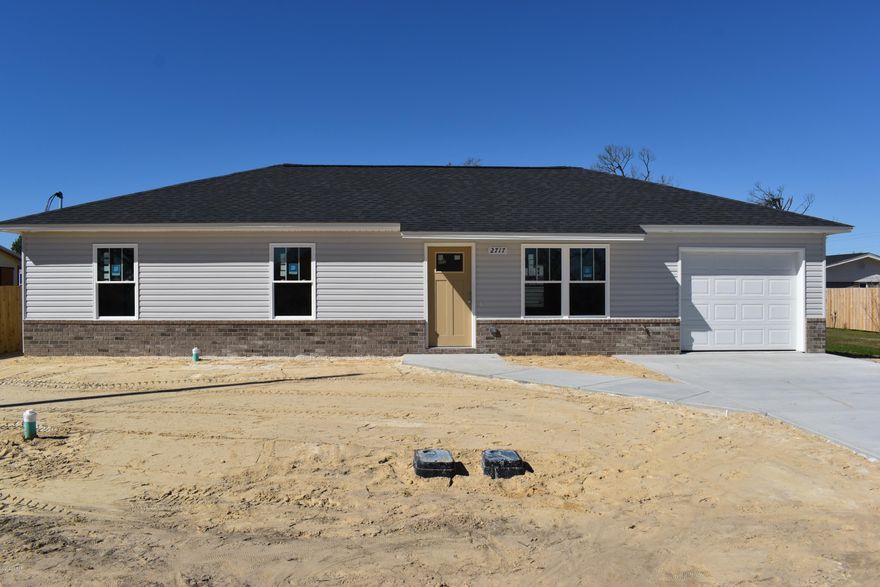 'CURRENTLY UNDER CONTRACT, SELLER ACCEPTING BACKUP OFFERS' 



Brand NEW 2020 Built Home Located in the Callaway Area. BRICK & VINYL Exterior. Low E Vinyl Windows, Kitchen Cabinets to Include Granite Counter Tops. Master Bath with Double Vanities & Marble Tops. Stainless Steel Appliances. Floor Covering will be Carpet, Tile, & Luxury Vinyl Planking.....as of 04-27-20 house is Complete & Showable, However the Sprinkler System & Sod is not finished yet...Supra on Front Door..
