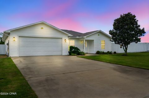 A home in Defuniak Springs