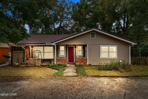 A home in Niceville