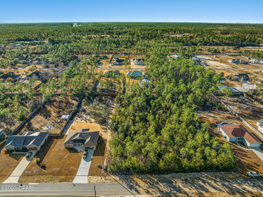 Vacant 3/4 acre residential lot. Perfect to build your dream home within the peaceful White Oaks Subdivision in Southport. Located just a few miles from Lynn Haven, restaurants, shopping, schools, as well as several springs and lakes. Beautiful and quiet location.