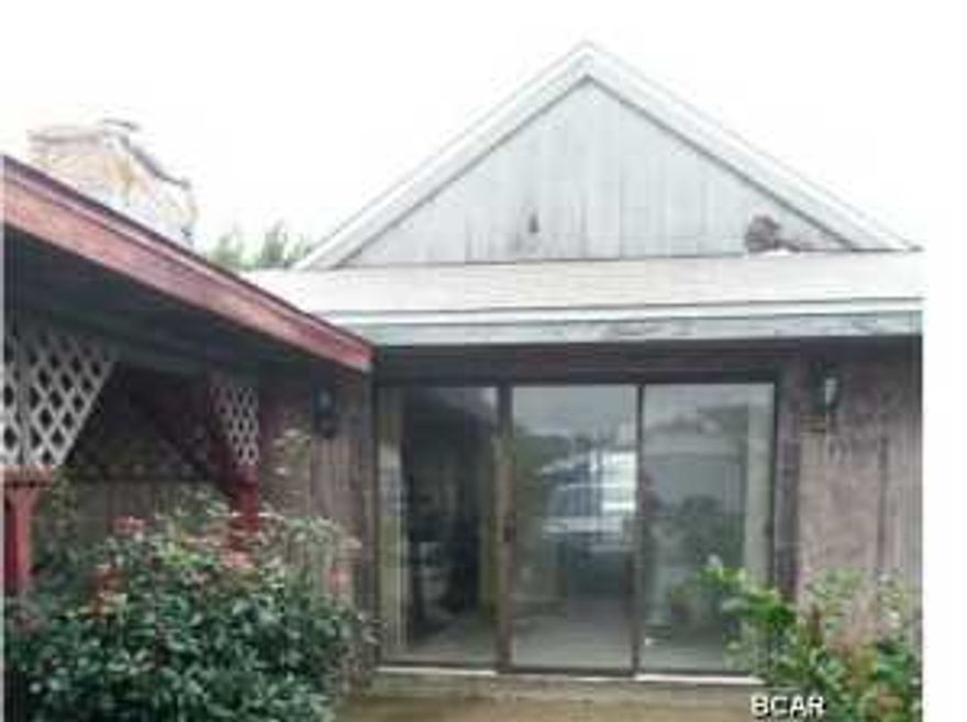 Quaint ranch located just blocks from the Gulf! Private backyard with covered patio! Kitchen/dining room combo with sliding glass door leading to backyard! Spacious living room! 2 spacious bedrooms! Whether you are looking for a vacation home or permanent residence look no further! Don't miss out on this great opportunity! Show and submit your offer today!