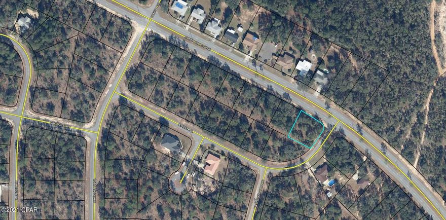 Very nice corner lot in Sunny Hills Blvd, this is a very nice lot, with new homes around it. this lot was hand picked by the seller for a building lot, enjoy the golf course and lakes in Sunny Hills also you are a  short  drive to Panama City Beaches and the International airport.