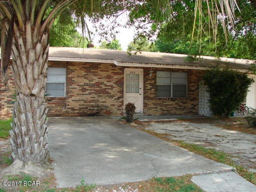 Two bedroom one bath duplex, convenient to TAFB, Schools, and Shopping. Home has a spacious kitchen and screened in porch leading to back yard.