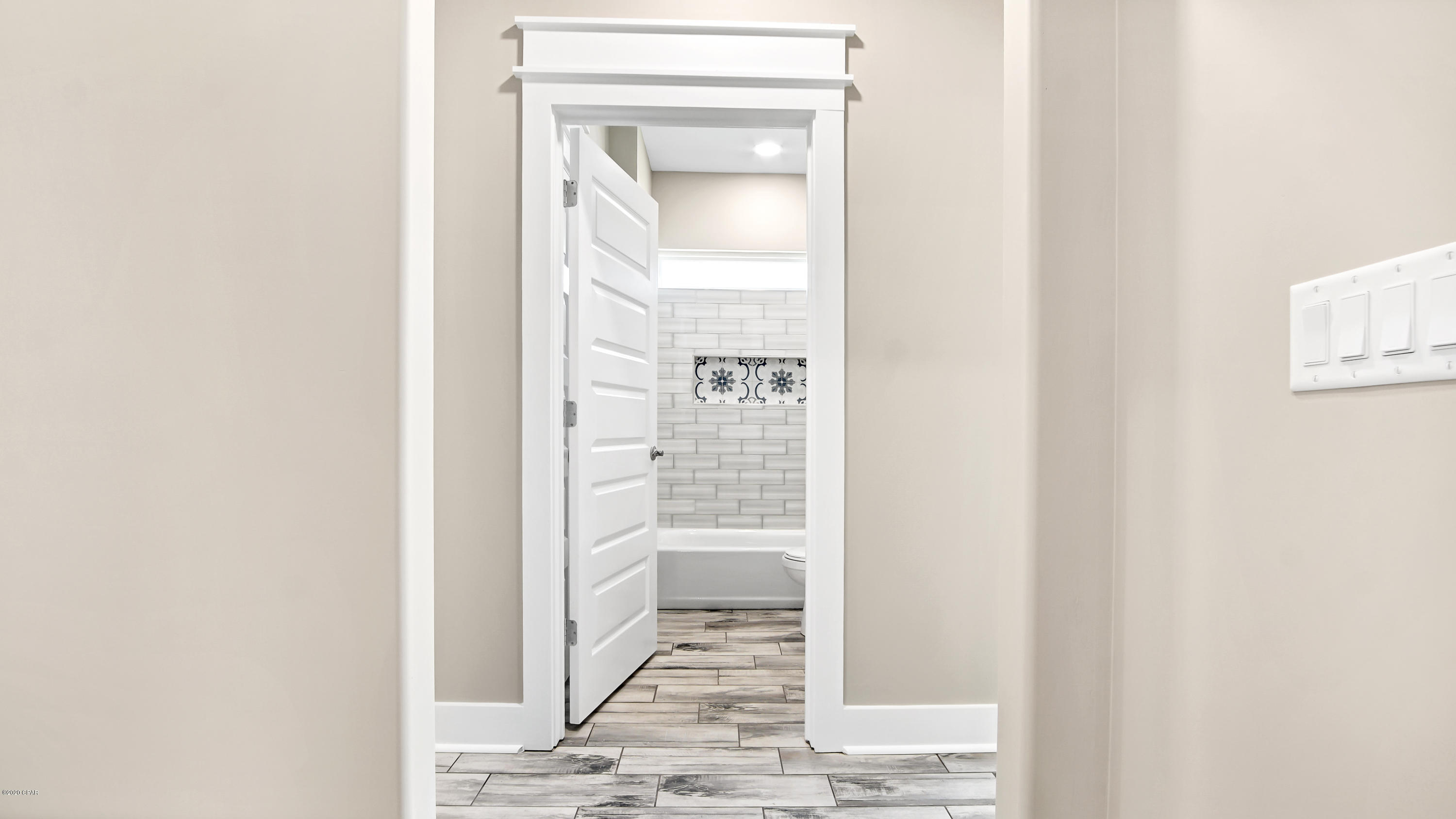 Hutchison's 1st To Bahama Bch - Residential